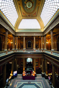 Brodey - reform club - J'ai choisi le reform club parce qu'elle est une place très importante dans le livre. Il est où Phileas Fogg traîne avec autre homme riche et il traîne là tous les jours pour faire tout ce qu'il veut.
