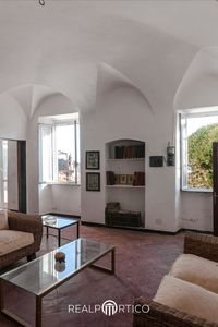 Historische Immoblien und Hauser in Ligurien auf realportico.de