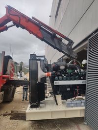 La instalación de un grupo electrógeno en Alliance HealthCare fue todo un reto para AGRESA, teniendo en cuenta que es líder europeo en el sector farmacéutico. / The installation of a generator set at Alliance HealthCare was quite a challenge for AGRESA, especially considering the importance of the client, which is a European leader in the pharmaceutical sector. / L'installation d'un groupe électrogène chez Alliance HealthCare était un véritable défi pour AGRESA
