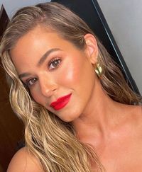 Cheveux mouillés : pour être à la pointe des tendances coiffure de 2021, il va falloir adopter ce look ! - Grazia