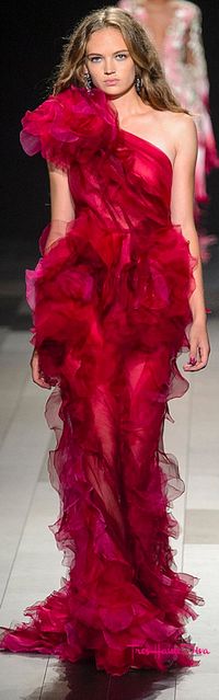 #Marchesa Spring 2018 RTW #NYFW #NYFWss18 red ruffled evening own