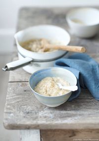 Vous pouvez servir votre recette de riz au lait avec un peu de caramel au beurre salé ou des fruits frais coupés en morceaux.