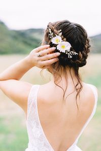Wedding Hair Ideas with Silk Flowers . . Production: @ruffledblog // Photography: @ashleyraestudio