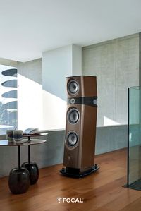 Focal presents a new concrete finish for the Sopra N°2 loudspeaker: Sopra Brown Concrete. This unique and handcrafted in France speaker will blend seamlessly into any interior. It is a work of art in itself, bringing a modern look to living spaces.