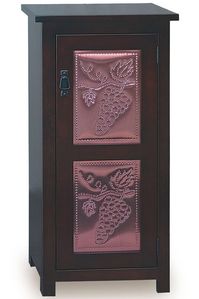 This solid wood Amish pie safe adds a #vintage feel to any kitchen or dining room decor. Shown in an inky onyx stain with 2 antique copper tin insert panels.