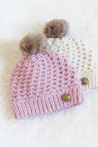 Try this quick beanie pattern that takes only one skein of chunky yarn and works up in one and a half hours. This easy free pattern has an effortless texture perfect for beginners. The tutorial includes sizes for Toddlers, Kids, and Women.#crochetbeanie, #crochethatpattern, #crochetbeaniehat, #crochetbeanietutorials, #crochetbeaniekids, #diybeanie, #crochetbeaniefreepattern