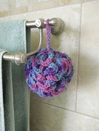 Bath pouf FREE crochet pattern! Easy and fun to make, and a dream to use in the bath or shower! Makes a great gift!