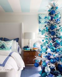 Associer le blanc et le bleu pour la déco du sapin de Noël | My Blog Deco