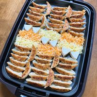 忙しい時の強い味方!手軽でおいしい、冷凍餃子のとっておきアレンジレシピ | おうちごはん