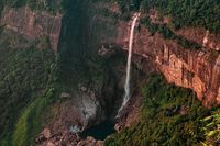 Nohkalikai Falls - Tragically Beautiful Waterfall in Meghalaya