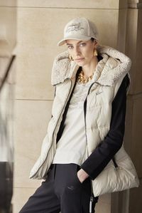 Dynamic and full of energy. If you love to wear garments with rigorous, clean lines and shapes fluid shapes, this collection is for you. Discover now the Women’s FW22-23 Collection in our online store: https://global-en.aeronauticamilitareofficialstore.it/fall-preview-en/woman.html #fw22 #ai22 #autunnoinverno22 #fallwinter22 #woman #AeronauticaMilitareStyle #aeronauticamilitare #aeronautica_cristianodithiene #aeronauticamilitareofficialstore #flywithus