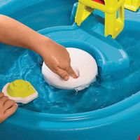 Zand- en water speeltafel in de vorm van een vis en een krab. Unieke thematafel voor veel speelplezier. Ideaal om creatief met zand te spelen en interactief te zijn met water.Inclusief parasol, waterwiel, boten en brug. De deksels zorgen voor een groter speeloppervlakte en beschermt de inhoud tegen regen en huisdieren.