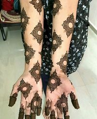 Spaced out mehndi design arabic style