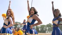 L'uniforme de cheerleader des River Vixens porté par Veronica Lodge (Camila Mendes) dans Riverdale S01E01 | Spotern
