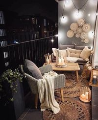 290 curtidas, 3 comentários - Casa de Patrícia (@casa.depatricia) no Instagram: “Impossível não sentir um aconchego ao olhar para esta varanda🥰 #decoração #varandapequena…”
