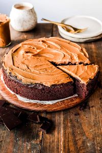 VEGAN BISCOFF CAKE | My Berry Forest