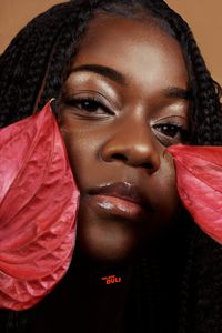 creative aesthetic photography with artistic, colourfull vibes with a portrait and artistic self poses for Instagram and ideas for business, your feed or an editorial. Profile picture ideas creative you can try it at home or in the nature with aesthetic edits