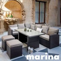 Comodidad y elegancia, son los dos materiales con los que está diseñado este conjunto de exterior Marina 🧜♀️... además de ratán sintético, estructura de acero y cristal templado de 5 mm. 📏 Medidas: ● Sofá 2 plazas: 172 x 68 x 78 cm ● Sofá 3 plazas: 182 x 68 x 78 cm ● Otomanas: 45 x 45 x 38 cm ● Mesa: 140 x 80 x 68 cm #bricocentro #jardín #hogar #deco #naturaleza #mueble #mueblejardín #comedor #relax #conjuntojardín #conjuntorelax #conjuntocomedor #sillajardín #mesajardín