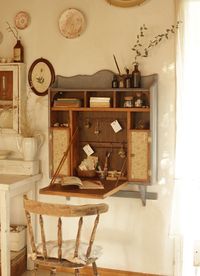 The key to cottage style decorating? I'm listing the items to look for if you want to achieve this cozy cottage (and farmhouse) look in your home!