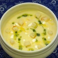 Tejszínes hagymaleves pirított kenyérrel és sajttal Recept képpel - Mindmegette.hu - Receptek