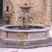 Großer freistehend Wandbrunnen Naturstein Rückwand Wasserbecken