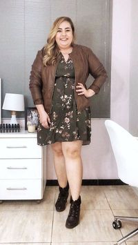 Separei algumas opções de produções que super funcionam com coturno, para inspira-las. ☺️🌺 Clique pra assistir ao vídeo completo pelo IGTV pra colocar em tela inteira e ver todos os looks. 😍 Ah! Me conta nos comentários qual foi seu favorito! 🥰😍 Vestido verde @weeoficial Jaqueta marrom @voudemarisa Vestido bege @ashuacurvesize Calça preta @fashionnovacurve Blusa e jaqueta preta @posthaus Coturno marrom @rafas.calcados Coturno preto @posthaus