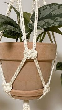LET BE l DIY macrame & weaving on Instagram: "💛 - 다음 작품 준비하고 있어요~~ 조세핀 매듭입니다. - I’m preparing for the next project~~ It’s a Josephine knot. - #렛비 #마크라메 #매듭공예 #핸드메이드 #letbe #macrame #handmade -"
