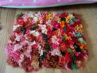 Making a small pompoms carpet