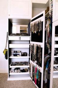 JEWELRY ORGANIZER IN CLOSET