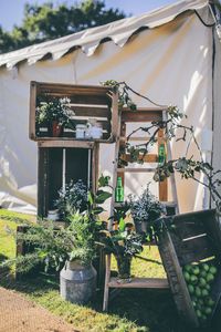 Among the 2018 wedding trends, Wabi-Sabi is perhaps the most exciting. This display could make an eye-catching piece for your wedding in 2018.