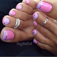 Colorful toe nails with gorden stripes - 30 Toe Nail Designs #nails #naildesigns #fashion