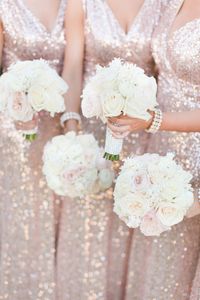 These 5 steps will help you learn how to start shooting weddings as a photographer if you're unsure of where to start right now! • Omni Montelucia Scottsdale wedding with blush and gold details