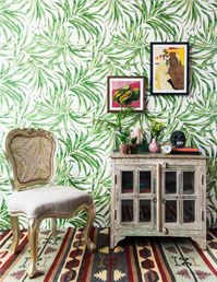 A palm leaf wall paper in calming colours sets the tone for a holiday vibe in the entryway. Photography by Prachi Damle