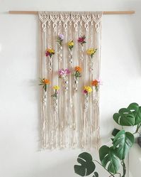 Brandy ✨ Fiber Art Supplies on Instagram: “Spring is ALMOST here and this macrame wall hanging with flowers by @macrame.rus is just the right vibe for the occasion! . . . . .…”