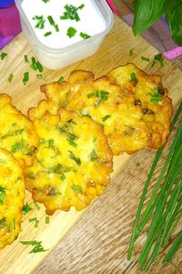 Avete una scatoletta di mais ma non sapete come utilizzarla per qualche interessante ricetta? Ho una soluzione al vostro dilemma culinario: preparate le frittelle di mais. Non avete mai assaggiato una tale prelibatezza! ricetta frittelle, con formaggio, ricette con mais, con mais in scatola