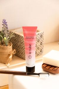 Dentifrice haut de gamme bio. Agit contre la plaque dentaire et prévient des saignements occasionnels des gencives. Vanille et coco. (75 ml)