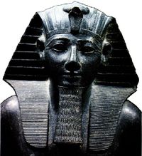 Thoutmosis III, détail de la statue en marbre noir, musée du Caire
