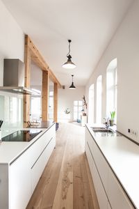 This resting point in Bremen was completely renovated in 2014. A floor in pur natur Douglas floorboards of the 300 series stretches across several storeys and gives off a comfortable warmth in the building. The rooms are only sparsely furnished - a modern interior design - so the wood can deploy its full natural effect. Dielenboden Bodendielen Douglasie Holz Nachhaltigkeit Made in Germany