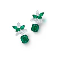 Pair of Emerald and Diamond Pendent Earrings | 16.63 及 15.03 克拉「哥倫比亞」祖母綠 配 鑽石 耳墜一對 | Magnificent Jewels: Part I | | Sotheby's
