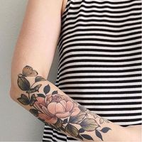 Esta insignia de gloria. | 31 Tatuajes florales que cualquier amante de la…