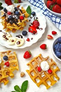 Una ricetta per waffle senza lievito? I waffle veloci alla vaniglia vi delizieranno, croccanti fuori, soffici dentro con un’aroma e gusto incredibili.