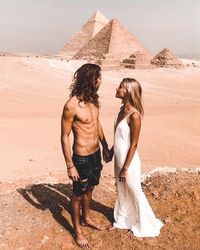 Find out how to travel Egypt best and which places you should definitely visit to take stunning travel pictures. #mariefeandjakesnow #travelcouple #egypt #photography #couplegoals #pyramids best places to visit in Egypt | Egypt travel itinerary | Egypt travel tips | Egypt photography | things to do in Egypt | Egyptian pyramids | Egypt temples | Egypt travel beautiful places | things to do in Egypt | things to do in Cairo Egypt | Cairo Egypt Instagram pictures | Great Pyramid of Giza