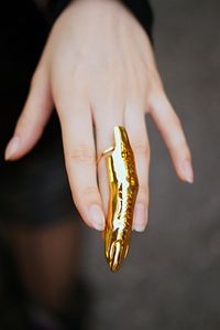 Gold finger.