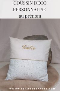 Coussin confectionné sur mesure, brodé au prénom de l'enfant. Coton bio Oeko-tex. Passe poil et broderie Or. #broderie #cadeaunaissance #decochambreenfant #personnalisable #coussindeco