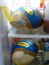 You forget that a frozen turkey takes FOUR DAYS to thaw / 17 Thanksgiving Turkey Mistakes Everyone Makes (via BuzzFeed)