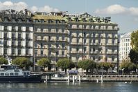 Positioned on the shore of Lake Geneva, with exceptional views of the city’s famous Jet d’Eau and Mont Blanc as a timeless backdrop, Hotel de la Paix has defined luxury in Geneva since its inception in 1865. It has also stood at the crossroads of history, inspiring many memorable gatherings including the International Congress of Peace, and has welcomed high-profile guests from across the globe, such as the Monaco Royal Family and notable American actor Orson Welles.