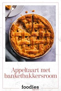 Ga aan de slag met zelfgemaakte, zijdezachte banketbakkersroom en verwerk hem in heerlijk gebak zoals appeltaart. Deze klassieke appeltaart wordt onweerstaanbaar lekker door de toevoeging van de room. Probeer het recept maar eens uit, je hebt vast nog nooit zo’n romige taart met appels gegeten! Serveer 'm zo bij de thee, als nagerecht of dessert. Bakken maar! Voor meer zoete bak recepten ga je naar foodies #iamfoodies #foodiesmagazine #herfst #winter #nagerechten #taarten #desserts