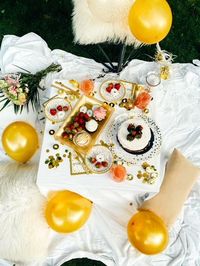 Find everything you need for the perfect gold-themed birthday at Party City Canda. (IG: @devohoff)