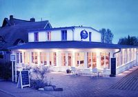 The Charlottenhof is a small, charming hotel in the heart of the artist’s colony Ahrenshoop at Germany’s Baltic Sea Coast. This unique hotel is housed in a classic building from 1855, which awakened out of its Sleeping Beauty slumber in 2012 after a thorough renovation. The beach can be found only a minute walk.