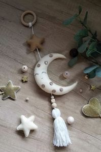 Felt hanging moon for baby gym or first pram strolly baby toy. Also perfect to hang on a wall on window to help stimulate the brain, support hand-eye coordination and fine motor skills. It can be hang on car seat also by using the wood ring. Will add beautiful delicate touch and fit to any little children nursery or kids play room perfectly! It's is also amazing idea for a baby shower, future mom, mother, sister, daughter, brother gift or any other birth day.
